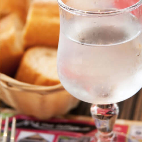 Beber mais água: Água no restaurante